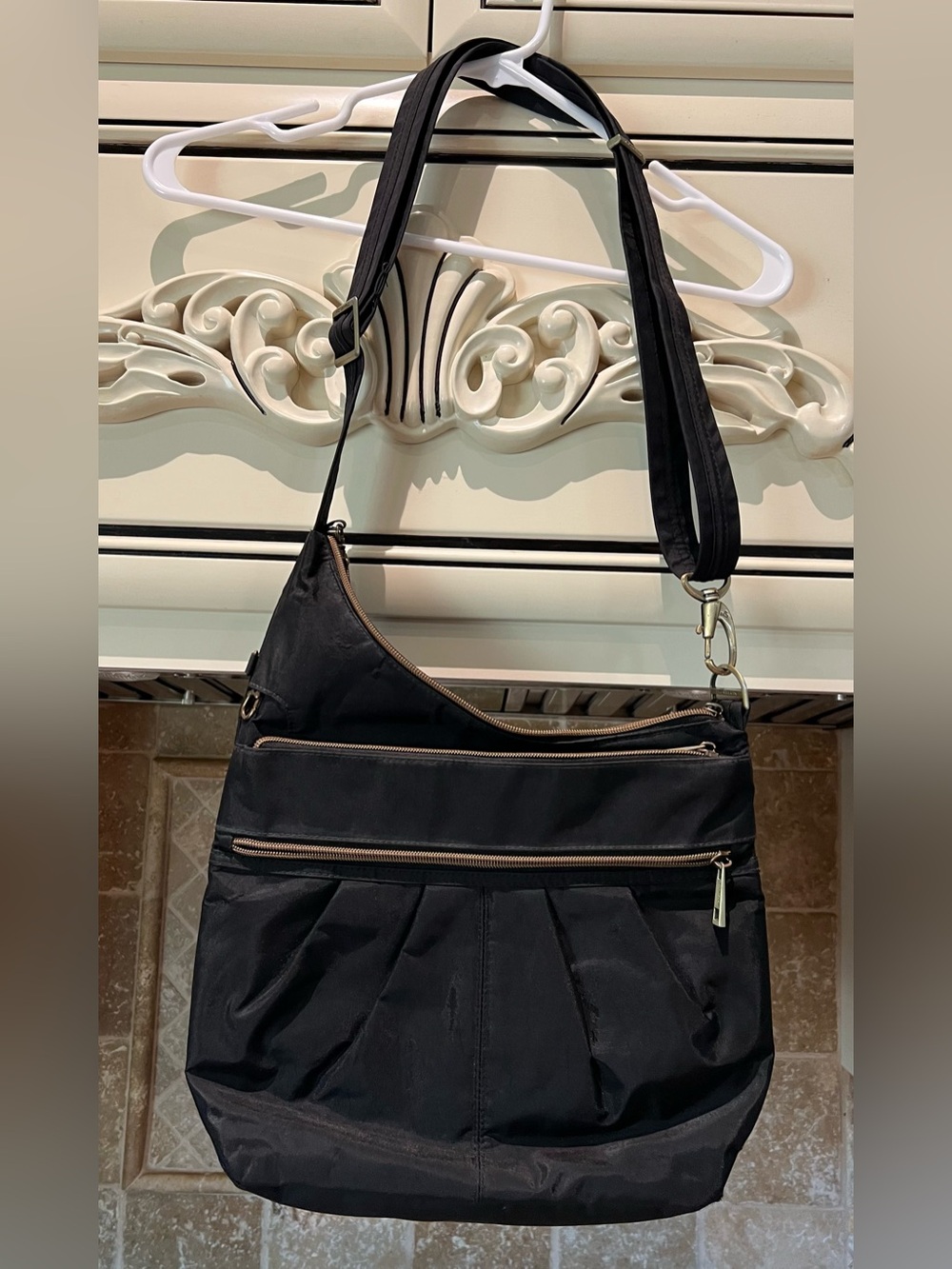 Travelon Black Crossbody Shoulder Bag with Zipper Pockets